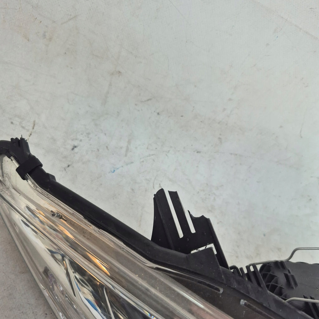 Frontscheinwerfer Renault Megane III 260108719R Rechts Scheinwerfer Headlight SCH8067619759rh