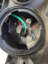 Laden Sie das Bild in den Galerie-Viewer, Frontscheinwerfer Kia Sorento I 921012F150 130732919301 Links Headlight SCH9910001035lg