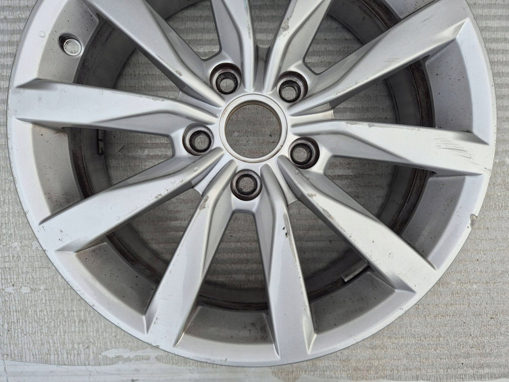 1x Alufelge 17 Zoll 6.0" 5x112 48ET Glanz Silber 5G0601025K VW Golf Vii FEL7130466235cy