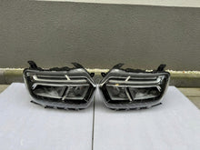 Load image into Gallery viewer, Frontscheinwerfer Dacia Duster 260106194R 260101613R Rechts oder Links