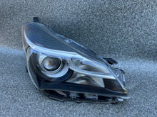 Laden Sie das Bild in den Galerie-Viewer, Frontscheinwerfer Toyota Yaris Rechts Scheinwerfer Headlight SCH1240265618ij