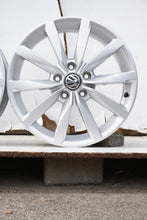 Load image into Gallery viewer, 4x Alufelge 17 Zoll 6.0" 5x112 48ET Glanz Silber VW Golf Rim Wheel FEL9780627627vt