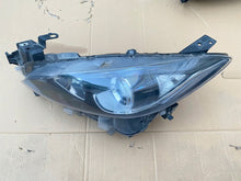 Laden Sie das Bild in den Galerie-Viewer, Frontscheinwerfer Mazda 3 BHR151040 LED Links Scheinwerfer Headlight