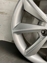 Laden Sie das Bild in den Galerie-Viewer, 1x Alufelge 16 Zoll 6.5" 4x108 47 5ET Glanz Silber H1BJ-1007-C1A Ford Fiesta I FEL6585066119rm