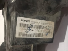 Laden Sie das Bild in den Galerie-Viewer, Frontscheinwerfer Dacia Duster 260609367R Links Scheinwerfer Headlight