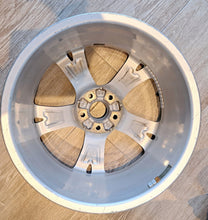 Laden Sie das Bild in den Galerie-Viewer, 1x Alufelge 19 Zoll 8.5" 5x112 32ET Glanz Silber 4G8601025C Audi Rim Wheel FEL7077597135id