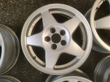 Laden Sie das Bild in den Galerie-Viewer, 4x Alufelge 15 Zoll 6.0" 5x100 43ET Glanz Silber 535601025D VW Golf Polo FEL8472749164iv