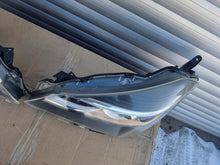 Laden Sie das Bild in den Galerie-Viewer, Frontscheinwerfer Toyota Yaris LED Ein Stück (Rechts oder Links) Headlight SCH3496367147de