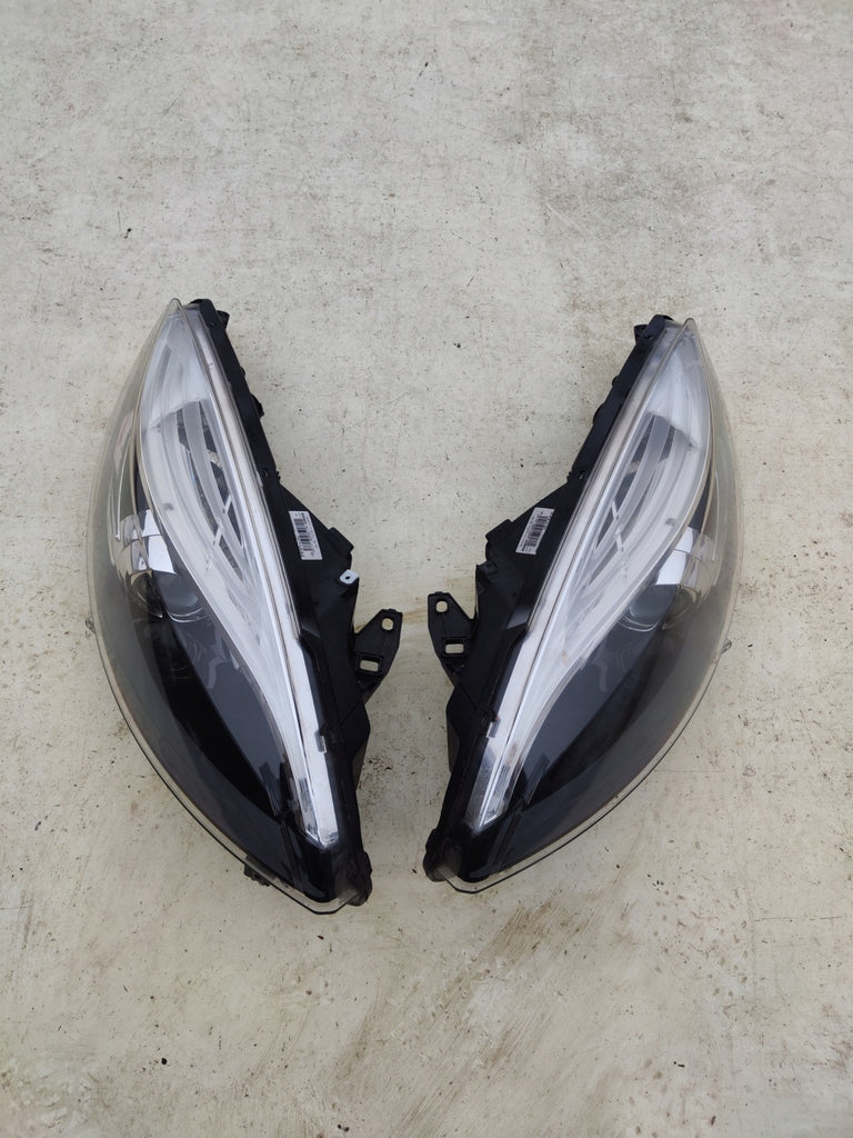 Frontscheinwerfer Renault Scenic 260106928R 1R002228989906002 Ein Satz Headlight SCH9647176571yu