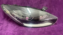 Laden Sie das Bild in den Galerie-Viewer, Frontscheinwerfer Renault Megane III 260103761 Rechts Scheinwerfer Headlight SCH6546893609sk