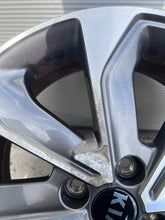Laden Sie das Bild in den Galerie-Viewer, 1x Alufelge 17 Zoll 6.5" 4x100 49ET Glanz 52910-H8500 Kia Stonic Rim Wheel FEL8200357321ja