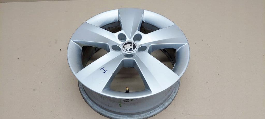 1x Alufelge 16 Zoll 6.0" 5x100 38ET Glanz Silber 657601025B Skoda Rim Wheel