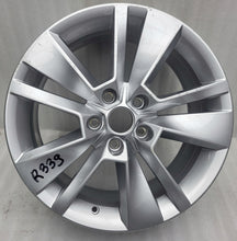 Laden Sie das Bild in den Galerie-Viewer, 1x Alufelge 18 Zoll 7.0&quot; 5x112 45ET 57A601025C Skoda Karoq Rim Wheel