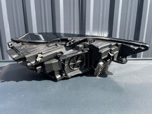 Laden Sie das Bild in den Galerie-Viewer, Frontscheinwerfer Audi A6 C8 4K0941033 LED Ein Stück (Rechts oder Links) SCH7021135298zq