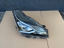 Laden Sie das Bild in den Galerie-Viewer, Frontscheinwerfer Toyota Yaris Rechts Scheinwerfer Headlight SCH7855544338ti