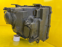 Laden Sie das Bild in den Galerie-Viewer, Frontscheinwerfer Land Rover Range III L322 XBC001311 Xenon Links Headlight SCH9879702024bd