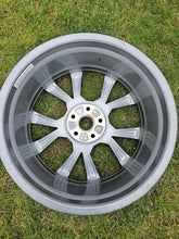 Laden Sie das Bild in den Galerie-Viewer, 1x Alufelge 19 Zoll 7.5&quot; 5x112 51ET Graphit 5E0601025 Skoda Octavia Iii