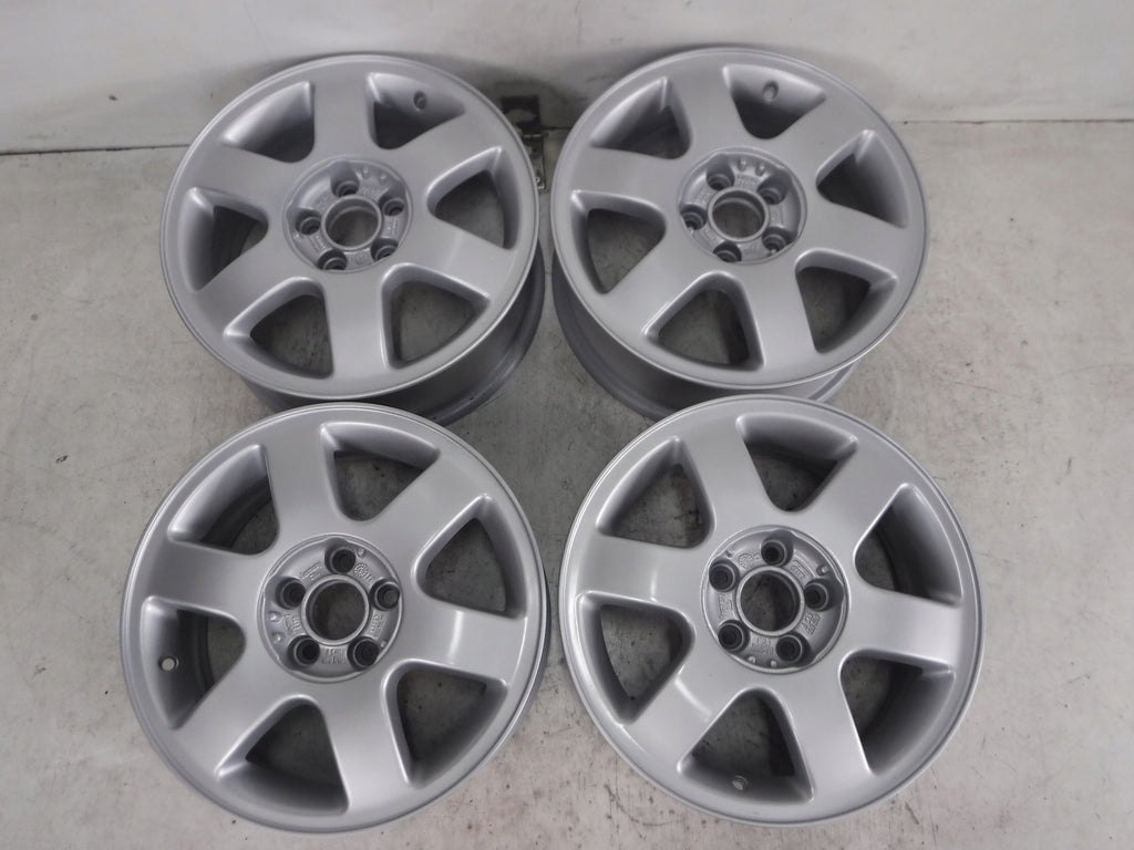 1x Alufelge 15 Zoll 6.0" 5x100 38ET Glanz Silber 6L0601025F Audi Golf Polo