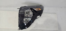 Laden Sie das Bild in den Galerie-Viewer, Frontscheinwerfer Ford Transit Courier R2X613W030 Ein Stück (Rechts oder Links) SCH5046597204pk