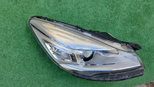 Laden Sie das Bild in den Galerie-Viewer, Frontscheinwerfer Ford Kuga CV44-13D154-AK Xenon Rechts Scheinwerfer Headlight