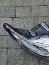 Load image into Gallery viewer, Frontscheinwerfer Toyota Auris 89907726 Rechts Scheinwerfer Headlight SCH5034601760gc