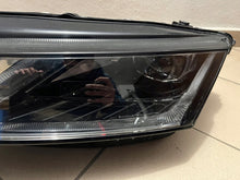 Laden Sie das Bild in den Galerie-Viewer, Frontscheinwerfer Skoda Octavia IV 5E4941015A Links Scheinwerfer Headlight SCH8302477565iw