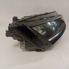 Laden Sie das Bild in den Galerie-Viewer, Frontscheinwerfer Skoda Octavia IV 030111823200 Rechts Scheinwerfer Headlight SCH5070684823pa