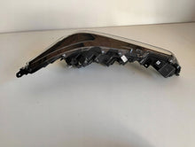 Load image into Gallery viewer, Frontscheinwerfer Toyota Corolla 81150-02S70 LED Ein Stück (Rechts oder Links)