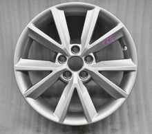 Laden Sie das Bild in den Galerie-Viewer, 1x Alufelge 16 Zoll 7.0&quot; 5x100 46ET Glanz Silber 5JA601025 Skoda Rapid Rim Wheel