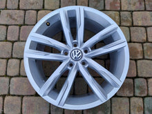 Load image into Gallery viewer, 1x Alufelge 18 Zoll 8.0" 5x112 44ET Silber 3G0601025H VW Passat B8 Rim Wheel FEL1280423094lt