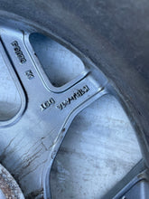 Laden Sie das Bild in den Galerie-Viewer, 1x Alufelge 17 Zoll 7.5&quot; 4x108 42,5ET Glanz Silber K1BJ-A1A Ford Fiesta