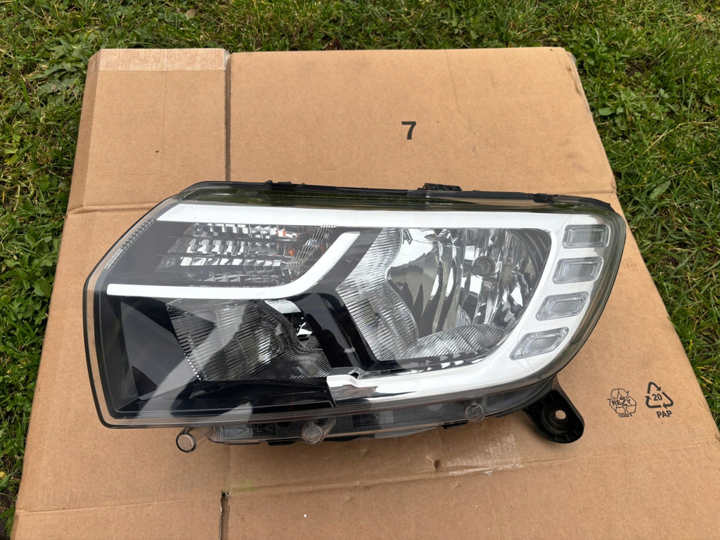 Frontscheinwerfer Dacia Sandero 260604218R Links Scheinwerfer Headlight SCH2136587015op