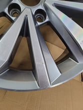Laden Sie das Bild in den Galerie-Viewer, 1x Alufelge 17 Zoll 7.0" 5x112 45ET 2GA601025P VW T-Roc I Rim Wheel FEL5804595318sc