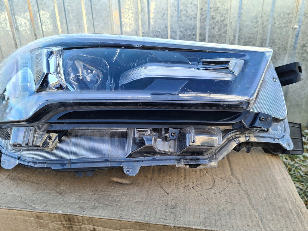 Frontscheinwerfer Toyota Hilux VIII 81110HY121 1EJ923368040A Full LED Rechts SCH3134650639ce