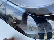 Laden Sie das Bild in den Galerie-Viewer, Frontscheinwerfer Tesla Model Y 1110796-00-D Ein Stück (Rechts oder Links)