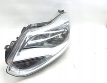 Laden Sie das Bild in den Galerie-Viewer, Frontscheinwerfer Ford Focus BM51-13W030-CK Ein Stück (Rechts oder Links) SCH2377979697ri