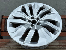 Load image into Gallery viewer, 1x Alufelge 20 Zoll 10.0" 5x112 22ET Glanz Silber 4KE601025E Audi Etron E-Tron FEL5314396364zk