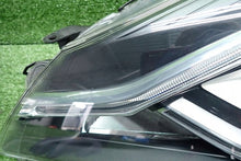 Laden Sie das Bild in den Galerie-Viewer, Frontscheinwerfer Toyota Yaris Links Scheinwerfer Headlight SCH9248515040ds