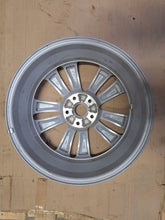 Load image into Gallery viewer, 1x Alufelge 18 Zoll 6.5" 5x114.3 48ET Glanz Silber 52910-2S310 Hyundai Tucson FEL3116221816fg