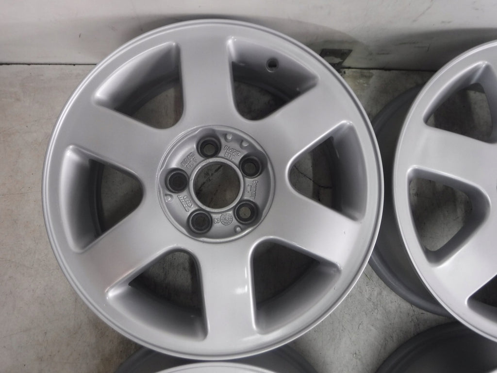 1x Alufelge 15 Zoll 6.0" 5x100 38ET Glanz Silber 6L0601025F Audi Golf Polo