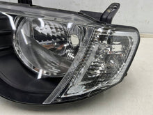 Laden Sie das Bild in den Galerie-Viewer, Frontscheinwerfer Mitsubishi L200 8301B461 Links Scheinwerfer Headlight SCH5483972611fv