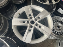 Load image into Gallery viewer, 1x Alufelge 17 Zoll 7.0&quot; 5x112 49ET Glanz Silber 5F0601025 Seat Leon Rim Wheel