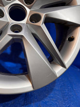 Laden Sie das Bild in den Galerie-Viewer, 1x Alufelge 17 Zoll 6.5&quot; 5x112 3V0601025BH 3V0601025BG Skoda Superb Iii