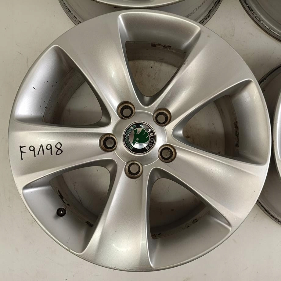 4x Alufelge 16 Zoll 6.5" 5x112 45ET Glanz Silber 3T0601025N Seat II Superb I FEL9525502371av