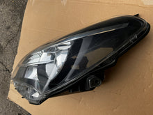 Laden Sie das Bild in den Galerie-Viewer, Frontscheinwerfer Toyota Yaris 81170-0DK10 Links Scheinwerfer Headlight SCH4181918322ca