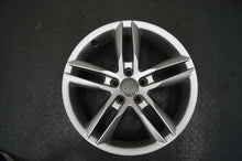 Laden Sie das Bild in den Galerie-Viewer, 1x Alufelge 18 Zoll 7.0" 5x112 43ET Glanz Silber 8U0601025F Audi Q3 Rim Wheel FEL5025146710qi