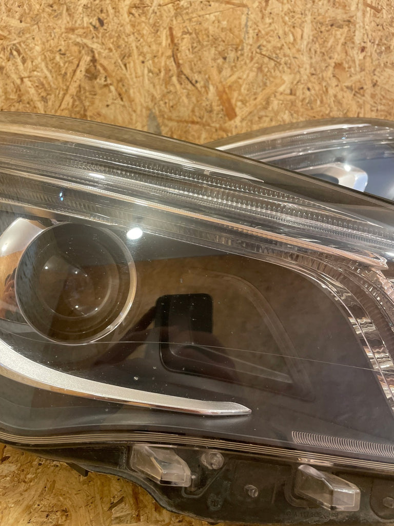 Frontscheinwerfer Mercedes-Benz Cla A1179065100 A1179065200 Xenon Ein Satz SCH7449817837yz
