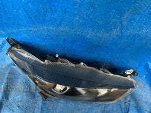 Laden Sie das Bild in den Galerie-Viewer, Frontscheinwerfer Toyota 4 Yaris Rechts Scheinwerfer Headlight