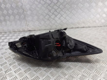 Laden Sie das Bild in den Galerie-Viewer, Frontscheinwerfer Ford Focus 8M51-13D153-CD Ein Stück (Rechts oder Links) SCH7061618701av