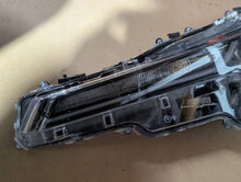 Laden Sie das Bild in den Galerie-Viewer, Frontscheinwerfer Toyota Corolla TUT706 Links Scheinwerfer Headlight SCH7396481525bk